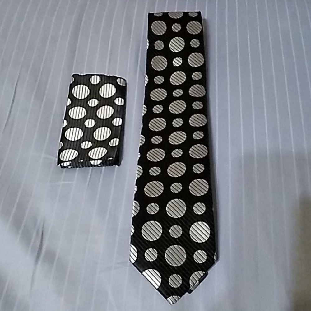 Neck tie and handkerchief